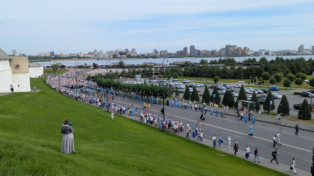Крестный хода в честь обретения иконы Пресвятой Богородицы Казанской